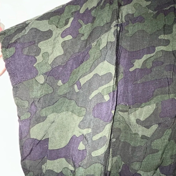 Torrid Camouflage Button-Up Blouse 4 - Picture 6 of 8